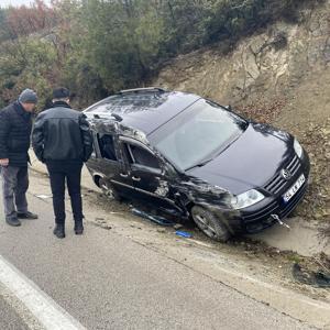 Sakaryada su kanalına devrilen araçta 1 kişi yaralandı