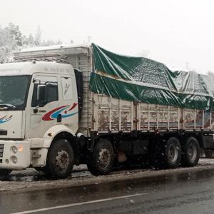 Anadolu Otoyolunda 3 ayrı kaza; 1 yaralı, 6 araç hasar gördü