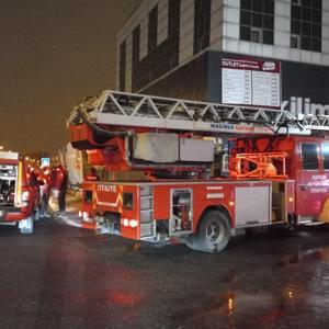 Mobilya mağazasının deposunda çıkan yangında, bitişikteki hafızlık okulunun 5 öğrencisi dumandan etkilendi