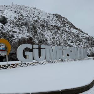 Gümüşhane’de kar yağışı nedeniyle eğitime ara verildi