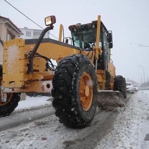 Belediye ekiplerinin kar mesaisi