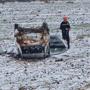 Mardin’de otomobil şarampole devrildi: 2 yaralı