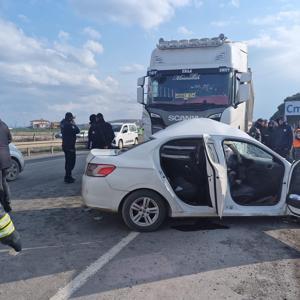 Tekirdağda TIR ile otomobil çarpıştı: 1 ölü, 2 yaralı