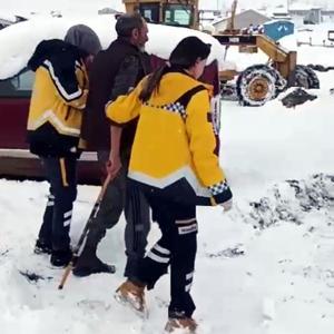 Karsta kardan mahsur kalan hasta, ekipler tarafından hastaneye ulaştırıldı