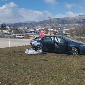 Otomobil ile taksi çarpıştı; 5 yaralı