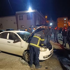 Adıyamanda çıkan araç yangınında hasar oluştu