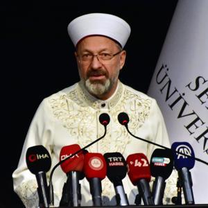 Diyanet İşleri Başkanı Erbaş: Aşırı uçlara giden arkadaşlarınızı uyarın