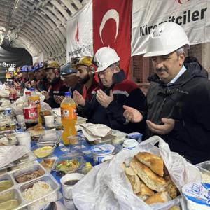 Edirne Valisi Sezer, yerin 200 metre altında madencilerle iftar yaptı