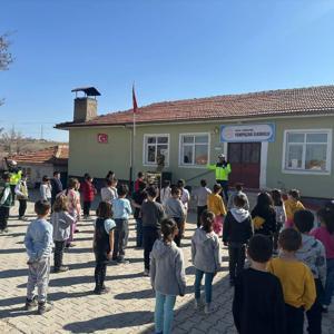 Boğazlıyanda jandarma ekipleri ilkokul öğrencilerini trafik kuralları hakkında bilgilendirdi