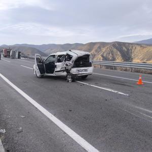 Kamyonet, hafif ticari araca çarptı: 4’ü jandarma 5 yaralı