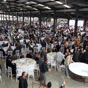 Gölyakada yaklaşık 5 bin kişinin katılımıyla iftar programı düzenlendi