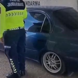 Adanada modifiyeli otomobil trafikten men edildi