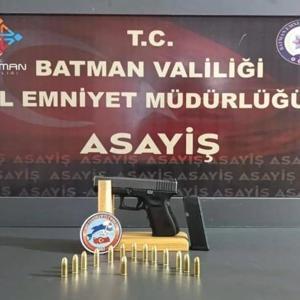 Batman’da, ruhsatsız tabanca ile yakalanan 3 şüpheli tutuklandı