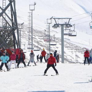 Üniversiteli gençler, ilk kez çıktıları Palandökende kayak heyecanını yaşadı