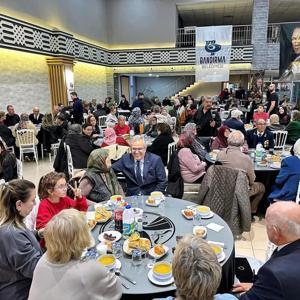 Bandırma Belediyesi şehit aileleri ve gaziler için iftar programı düzenledi