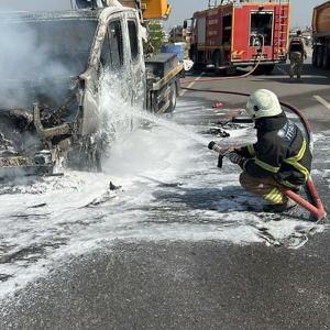 Hatay’da seyir halindeki vinç yandı