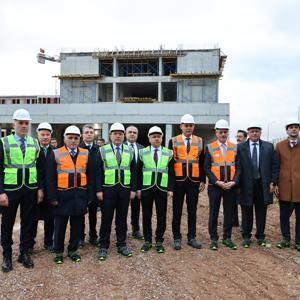 Adalet Bakanı Tunç, Sakarya Adalet Sarayı inşaatında incelmelerde bulundu
