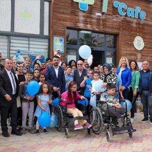 Tarsus’ta otizm farkındalığı, renkli etkinlikle kutlandı
