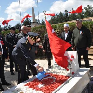 Mardinde Türk Polis Teşkilatının 180inci kuruluş yılı kutlandı, Gara şehidi mezarı başında anıldı