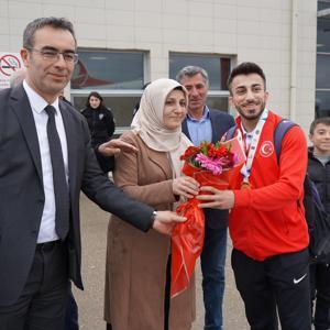 Halterde Avrupa şampiyonu olan Harun Algül’e memleketi Şırnakta görkemli karşılama