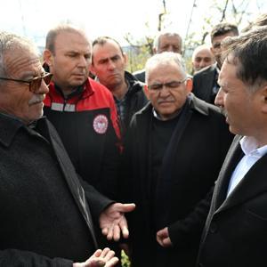 Vali Çiçek ve Başkan Büyükkılıç, zirai don sonrası çiftçilerle bir araya geldi