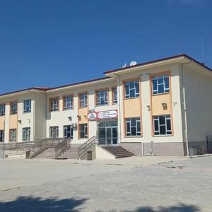 Kütahyada 19 öğrenci gıda zehirlenmesi şüphesiyle hastaneye kaldırıldı
