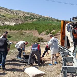 Adıyamanda devrilen hafriyat kamyonunun sürücüsü öldü