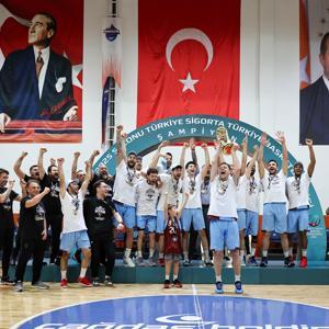 Şampiyon Trabzonspor kupasına kavuştu