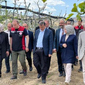 AK Partili Böhürler, zirai don sonrası çiftçilerle bir araya geldi