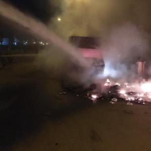 Batmanda Park Halindeki Kamyonet Alev Alev Yandı