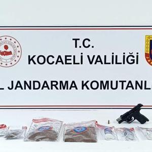Evde 1 kilo uyuşturucu ve silah ele geçirildi