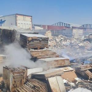 Hatay’da malzeme sahası yandı