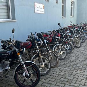 Şanlıurfada 14 çalıntı ve şase numarası kazınmış plakasız motosiklet yakalandı