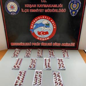 Edirnede Uyuşturucu ve Silahla Yakalanan 3 Şüpheli Gözaltında