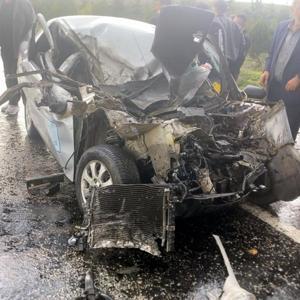 TIRın savrulan dorsesi otomobile çarptı: 1 ölü, 1 yaralı