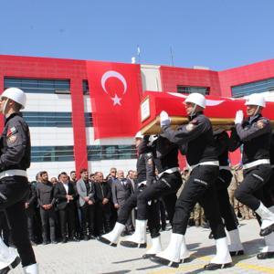Halı sahada kalp krizinden hayatını kaybeden komiser için tören