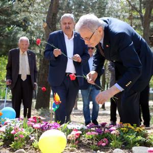 Kartalkayadaki otel yangınında ölen çocuklar mezarları başında anıldı