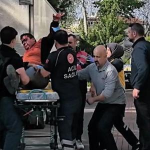 Kardeşini okuldan almaya giderken kamyonetin çarptığı motosikletli ağır yaralandı