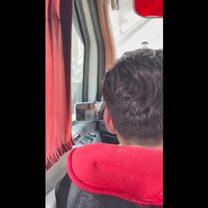 Minibüs kullanırken film izleyen şoföre idari para cezası