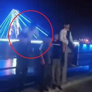 Arkadaşlarıyla fotoğraf çekerken dengesini kaybedip 5 metreden düştü