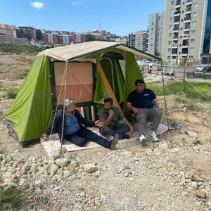 15 yıldır kentsel dönüşüm bekleyen hak sahipleri, arazilerine çadır kurdu