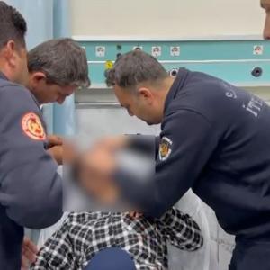 Şanlıurfada göz kapağı fermuara sıkışan Yasemini itfaiye kurtardı