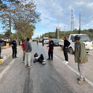 Traktörden dökülen yağ nedeniyle kontrolden çıkan motosiklet devrildi: 2 yaralı