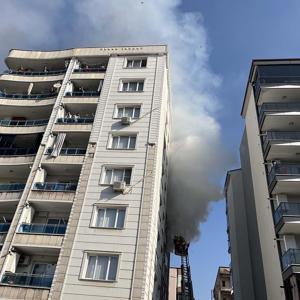 6 kişinin dumandan etkilendiği yangın, çocukların halıyı tutuşturmasıyla çıkmış