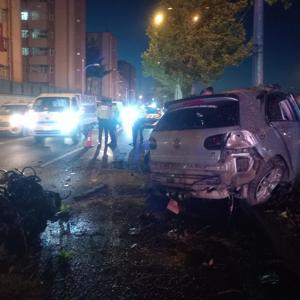 Diyarbakırda otomobil, refüje çarptı: 3 yaralı