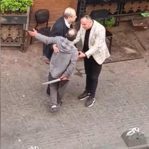 İstanbul - Beyoğlunda müzikholde tartıştığı kişiyi döner bıçağıyla yaraladı: Alkolün etkisiyle yaptım