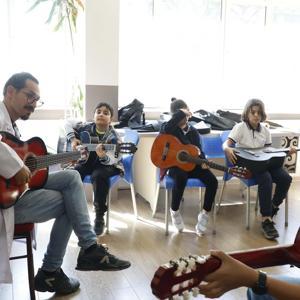 Aydında geleceğin gitaristleri için eğitim