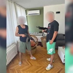 Sosyal medyada silahlı paylaşıma 3 tutuklama