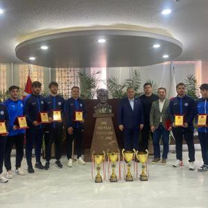 Türkiye şampiyonu ASKİ ve Keçiören Belediyesi Spor Kulübü sporcuları, ödül töreninde bir araya geldi