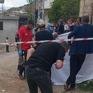 Acı ölüm; otomobiliyle geri manevra yaparken hamile eşinin ölümüne neden oldu